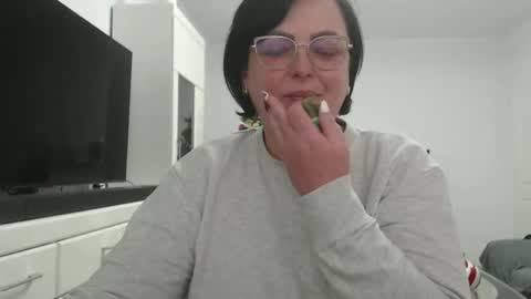 Snapshot of amandamuller1982 chatting on December 27, 2024, 10:45 am Anda online show from December 27, 2024, 10:45 am