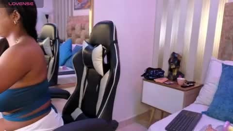 Snapshot of amara_queen_ chatting on April 23, 2026, 11:20 am Amara online show from April 23, 2026, 11:20 am
