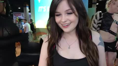 Snapshot of amaramoonglow chatting on April 10, 2026, 10:14 pm Amara online show from April 10, 2026, 10:14 pm