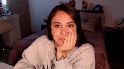 Snapshot of amarat_jolie chatting on February 26, 2026, 3:27 am Mila online show from February 26, 2026, 3:27 am