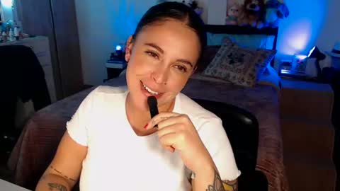Snapshot of amarat_jolie chatting on July 31, 2026, 2:11 am Mila online show from July 31, 2026, 2:11 am