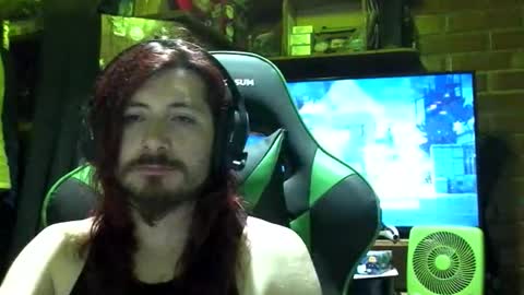 Snapshot of amaru_bf_experience chatting on November 26, 2025, 2:23 am Amaru online show from November 26, 2025, 2:23 am