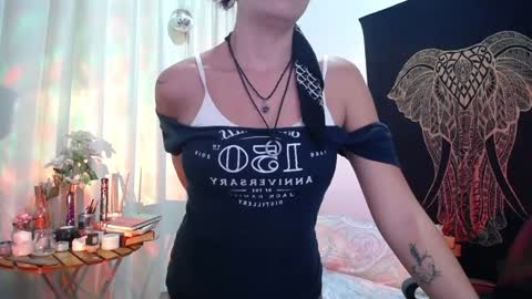 Snapshot of amatista_riveera chatting on January 28, 2025, 11:28 pm Amatista Next stream 9 DEC 1 PM COLOMBIAN TIME miss u and love u online show from January 28, 2025, 11:28 pm