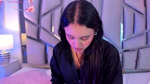 Snapshot of ambar_devon chatting on January 22, 2025, 7:45 pm online show from January 22, 2025, 7:45 pm