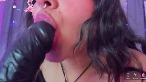 Snapshot of ambar_devon chatting on January 29, 2025, 1:37 am online show from January 29, 2025, 1:37 am