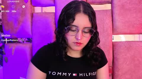 Snapshot of ambar_devon chatting on November 1, 2025, 7:05 pm online show from November 1, 2025, 7:05 pm