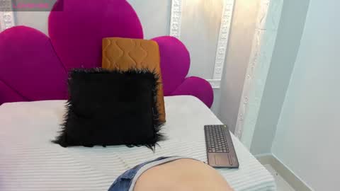   online show from February 25, 2025, 3:20 am