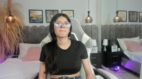 amber__hill_ online show from April 23, 2026, 2:41 pm