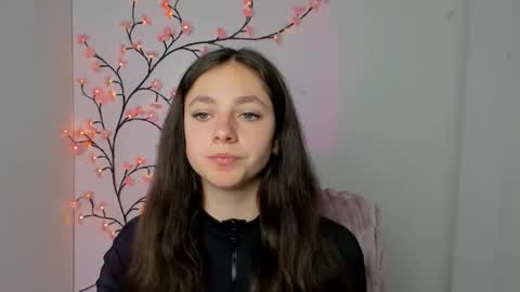 Snapshot of amber__r chatting on April 25, 2026, 5:43 am Amber online show from April 25, 2026, 5:43 am