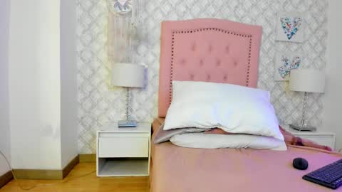 Snapshot of amber_bonne chatting on November 24, 2025, 9:03 pm amber bonne online show from November 24, 2025, 9:03 pm