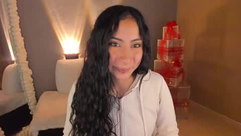 amber_curly online show from January 8, 2025, 7:34 pm