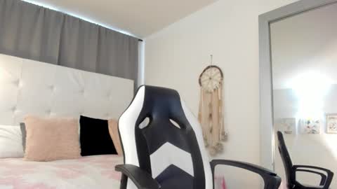 Amber Novoa online show from February 8, 2026, 1:36 pm