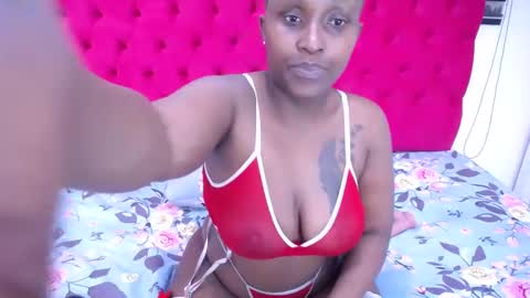 Snapshot of amberdiamondmmm chatting on October 25, 2025, 6:10 am amberdiamondmmm online show from October 25, 2025, 6:10 am
