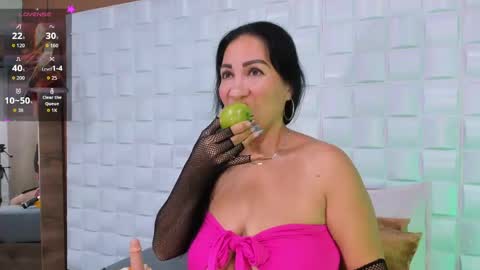 Snapshot of amberjoymilf chatting on May 12, 2026, 12:13 pm Amber online show from May 12, 2026, 12:13 pm