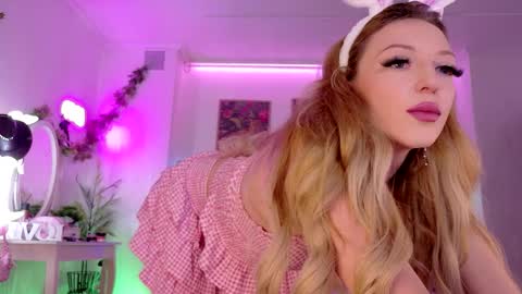 ambermilana online show from March 30, 2026, 5:41 am