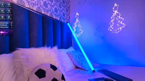 Snapshot of ambermoss_ chatting on December 11, 2024, 10:47 am Amber online show from December 11, 2024, 10:47 am