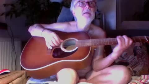 Snapshot of amberr11 chatting on October 22, 2025, 10:53 pm Amberr11 online show from October 22, 2025, 10:53 pm