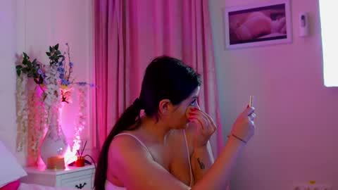 Snapshot of amberseyes chatting on May 11, 2026, 5:24 am Amberseyes online show from May 11, 2026, 5:24 am