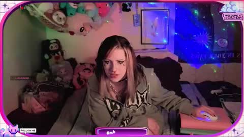 Snapshot of ambrosiakitty chatting on May 1, 2026, 7:57 am Ambrosia online show from May 1, 2026, 7:57 am