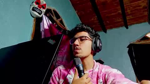 Amelia  Lucas online show from November 13, 2025, 3:22 pm