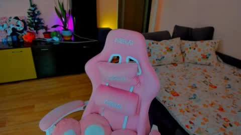 Snapshot of ameli_moon chatting on May 4, 2026, 4:36 pm Eileen online show from May 4, 2026, 4:36 pm