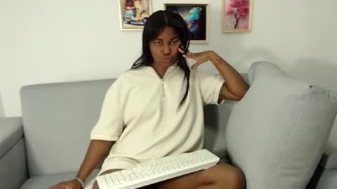 girl exsotic online show from November 1, 2025, 1:35 pm