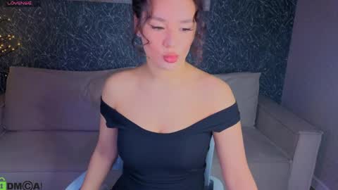 Snapshot of amelia_m0on chatting on May 12, 2026, 1:36 am Amelia online show from May 12, 2026, 1:36 am