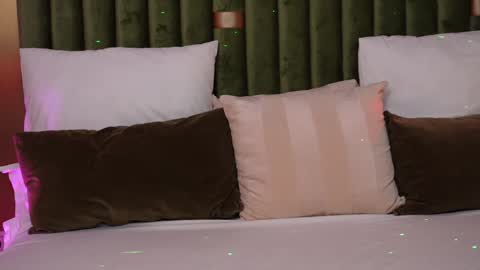 Amelia online show from December 5, 2024, 7:05 am