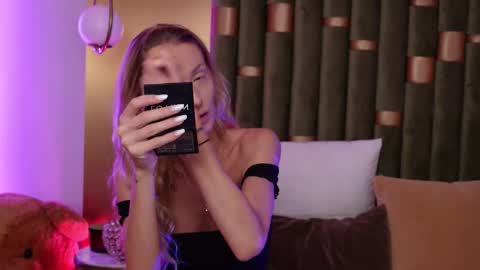 Amelia online show from September 24, 2025, 4:16 am