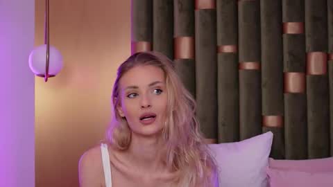 Amelia online show from December 3, 2025, 8:56 am