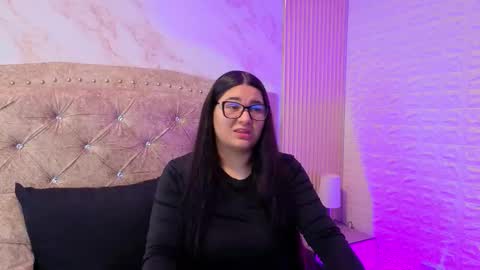 AMELIA CASTELL  online show from March 10, 2026, 1:05 pm