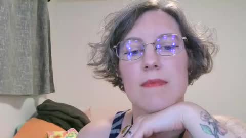 Ameliaishka online show from May 17, 2026, 4:10 am