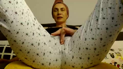 Snapshot of ameliaisme chatting on October 13, 2025, 11:16 pm AME or Amelia online show from October 13, 2025, 11:16 pm