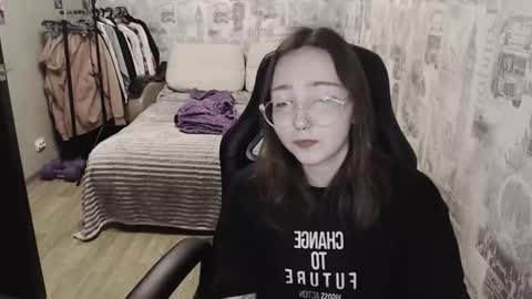 Amelia online show from December 17, 2024, 2:33 pm