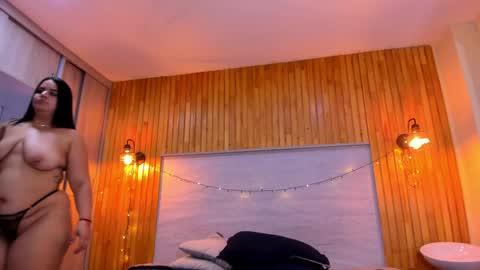 Snapshot of amelialeen7 chatting on December 31, 2024, 4:35 pm Daniela online show from December 31, 2024, 4:35 pm