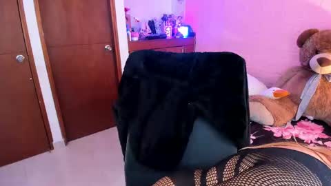 Snapshot of ameliamedina chatting on September 17, 2025, 6:15 am I am Ame Nice to meet you online show from September 17, 2025, 6:15 am