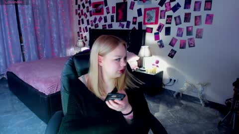 Amelia online show from April 7, 2026, 9:37 pm