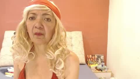 Snapshot of amelielux chatting on April 18, 2026, 7:51 pm Amelie Lux online show from April 18, 2026, 7:51 pm