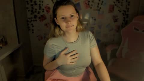 Snapshot of amelienjames chatting on December 23, 2024, 3:55 pm Amelie James online show from December 23, 2024, 3:55 pm