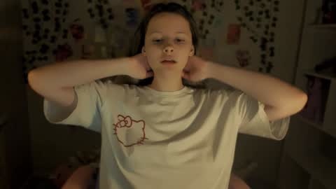 Snapshot of amelienjames chatting on December 24, 2024, 5:02 pm Amelie James online show from December 24, 2024, 5:02 pm