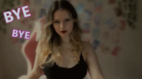 Snapshot of amelienjames chatting on January 3, 2025, 8:01 pm Amelie James online show from January 3, 2025, 8:01 pm