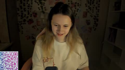 Snapshot of amelienjames chatting on January 4, 2025, 4:00 pm Amelie James online show from January 4, 2025, 4:00 pm
