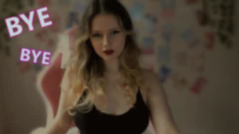 Snapshot of amelienjames chatting on January 13, 2025, 5:12 pm Amelie James online show from January 13, 2025, 5:12 pm