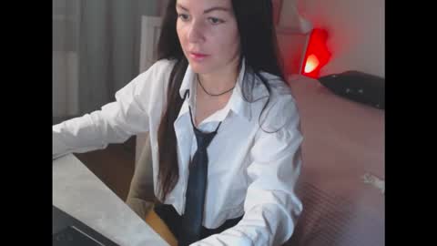 amelinamersi online show from September 13, 2025, 4:18 pm