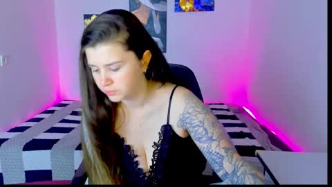 amellymillyy online show from November 10, 2025, 3:44 pm