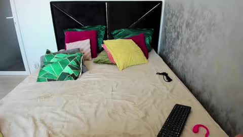 Snapshot of amenaavans chatting on February 27, 2026, 12:49 pm Julia online show from February 27, 2026, 12:49 pm