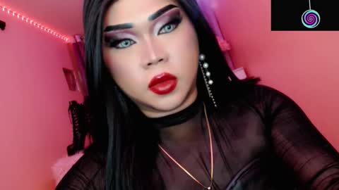 Queen Mireska online show from November 24, 2025, 6:07 pm