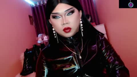 Snapshot of amiadoll chatting on June 4, 2026, 5:08 pm Queen Mireska online show from June 4, 2026, 5:08 pm