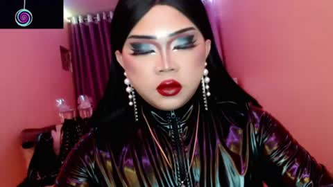 Snapshot of amiadoll chatting on July 31, 2026, 2:05 pm Queen Mireska online show from July 31, 2026, 2:05 pm
