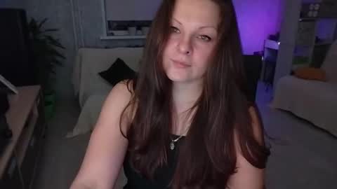 Mila online show from November 7, 2025, 9:15 pm